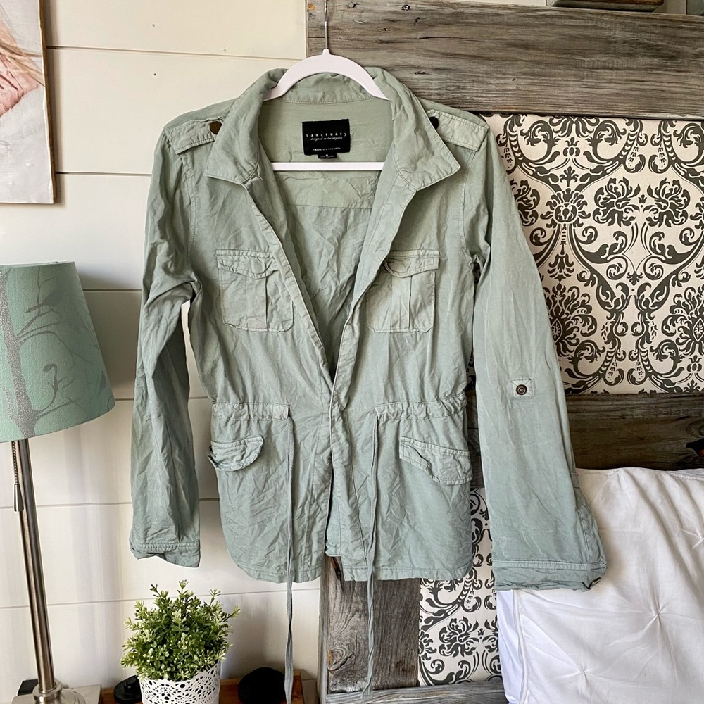 Sanctuary light and flowy elastic waist jacket 💚